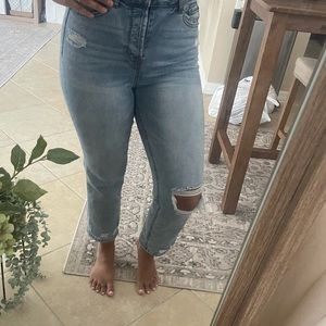 HIGH WAISTED JEANS